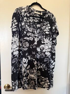 Sejour Short Sleeve Split Neck Print Top in Size 3X EUC